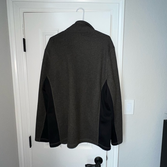 IZOD Advantage Performance with Natural stretch in size XL. - Picture 3 of 4